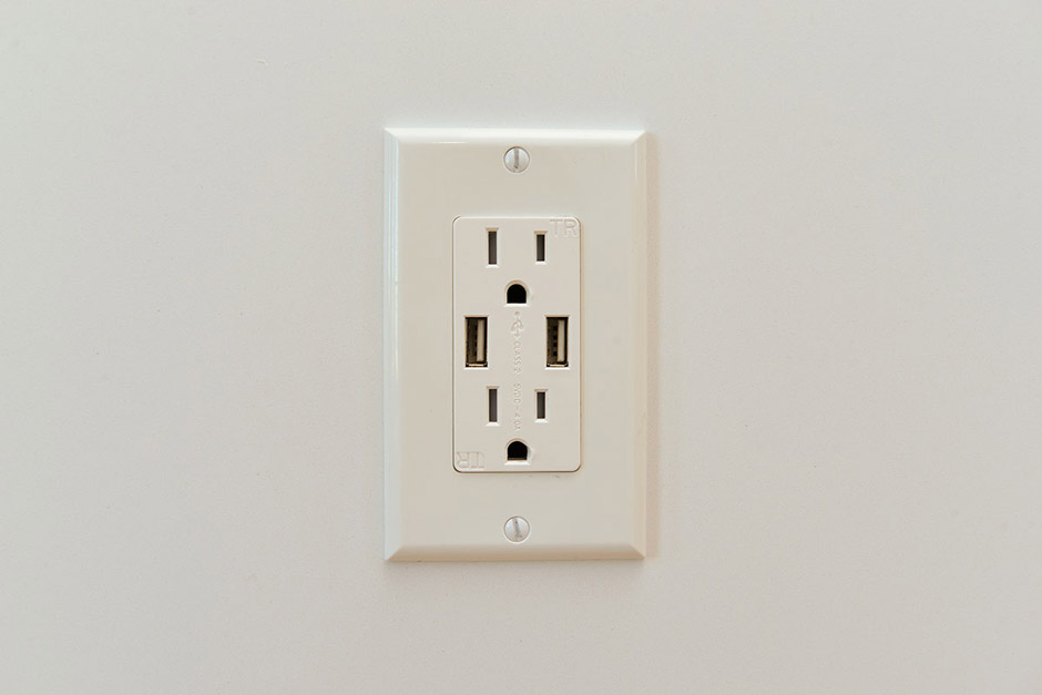 USB/Electrical outlet